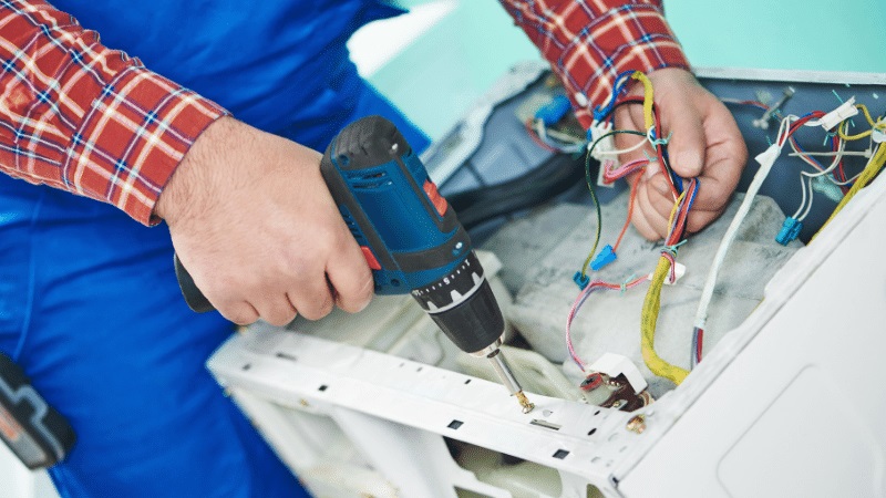 Bayraklı Arçelik Arçelik çamaşır makinesi kart tamiri – Su almama arızası orijinal parça ile giderildi. - Teknik servis örneği